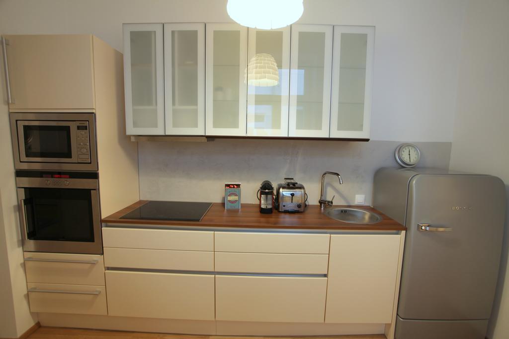 Moderne Stadtwohnung Mit Balkon Vienna Bilik gambar