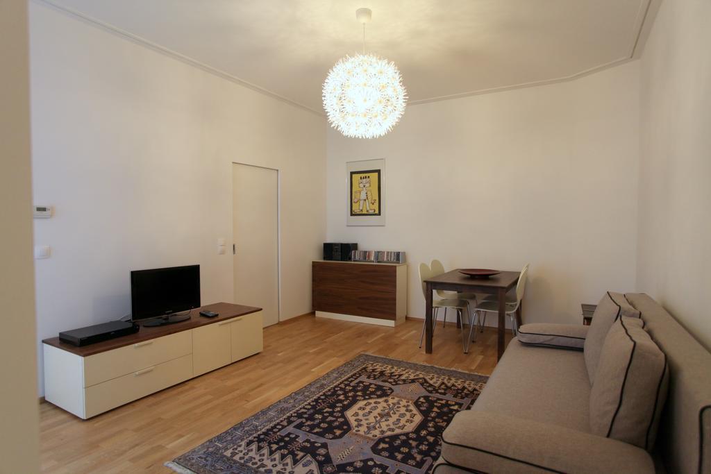 Moderne Stadtwohnung Mit Balkon Vienna Bilik gambar